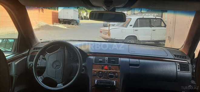 Mercedes E 200 1999, 268,000 km - 2.0 l - Şəmkir
