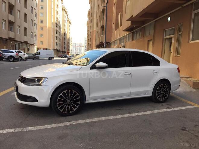 Volkswagen Jetta 2013, 94,200 km - 1.6 л - Şəki