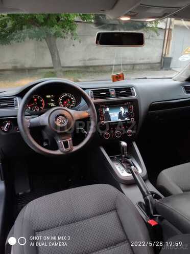 Volkswagen Jetta 2013, 94,200 km - 1.6 л - Şəki