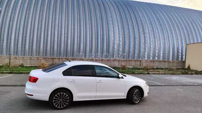 Volkswagen Jetta 2013, 94,200 km - 1.6 л - Şəki