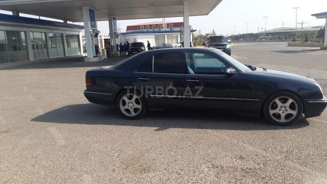 Mercedes E 220 2000, 396,000 km - 2.2 l - Bakı