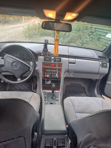 Mercedes E 240 1998, 391,253 km - 2.4 l - Bakı