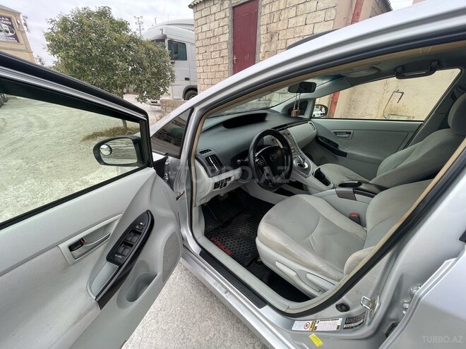 Toyota Prius 2015, 203,000 km - 1.8 l - Bakı