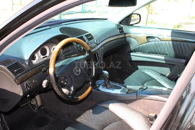 Mercedes E 320 2003, 218,000 km - 3.2 l - Bakı