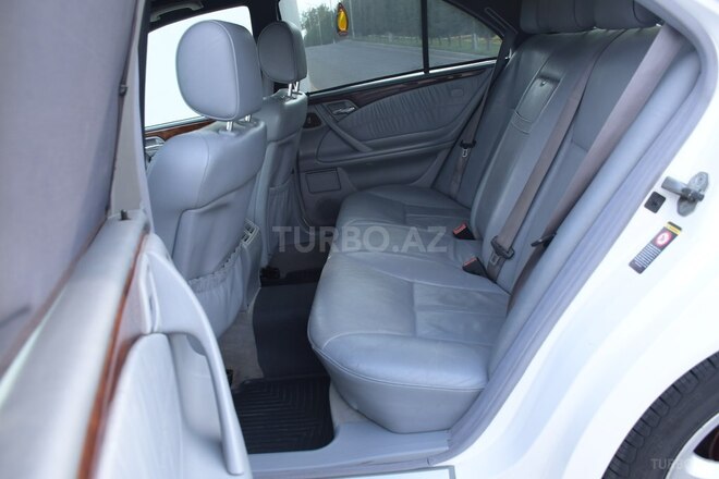 Mercedes E 320 2000, 254,000 km - 3.2 l - Bərdə