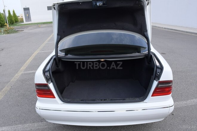Mercedes E 320 2000, 254,000 km - 3.2 l - Bərdə
