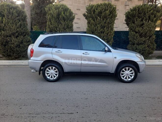 Toyota RAV4 2002, 195,000 km - 1.8 l - Salyan