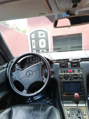 Mercedes E 320 1998, 356,000 km - 3.2 l - Göyçay