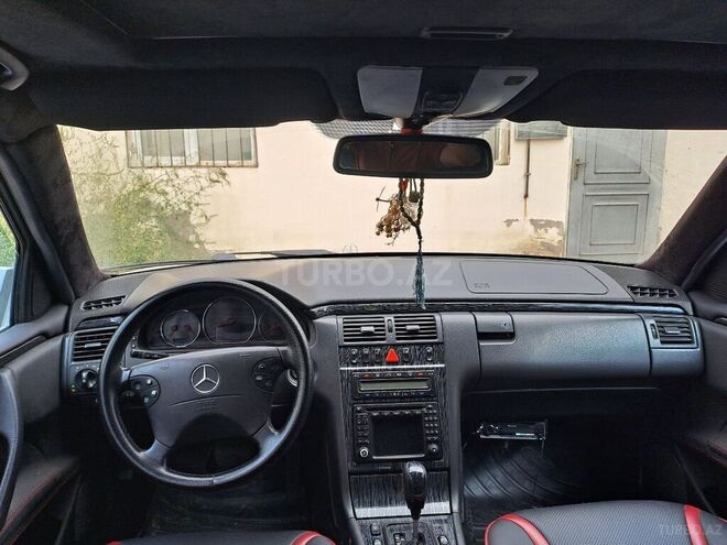 Mercedes E 320 2001, 367,588 km - 3.2 l - Bakı