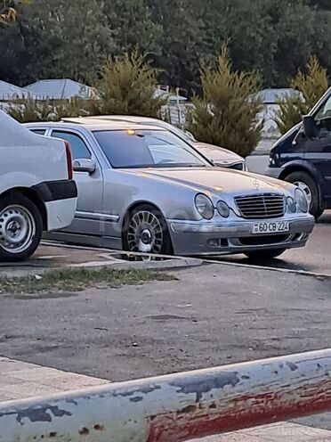 Mercedes E 320 2001, 367,588 km - 3.2 l - Bakı