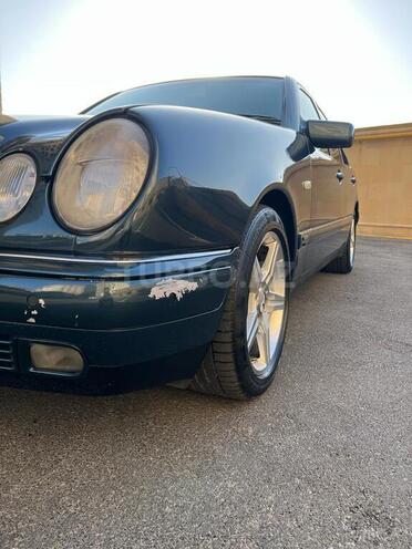Mercedes E 280 1999, 235,000 km - 2.8 l - Bakı