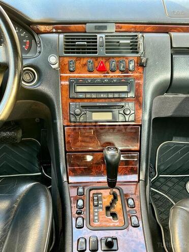 Mercedes E 280 1999, 235,000 km - 2.8 l - Bakı