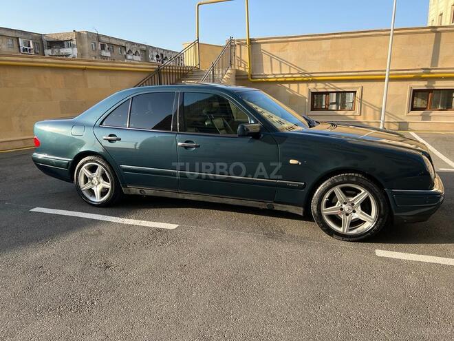 Mercedes E 280 1999, 235,000 km - 2.8 l - Bakı