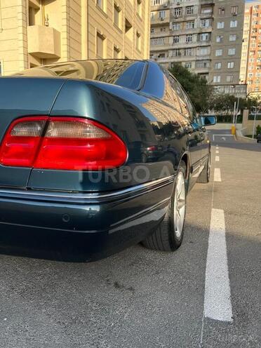 Mercedes E 280 1999, 235,000 km - 2.8 l - Bakı