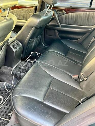 Mercedes E 280 1999, 235,000 km - 2.8 l - Bakı