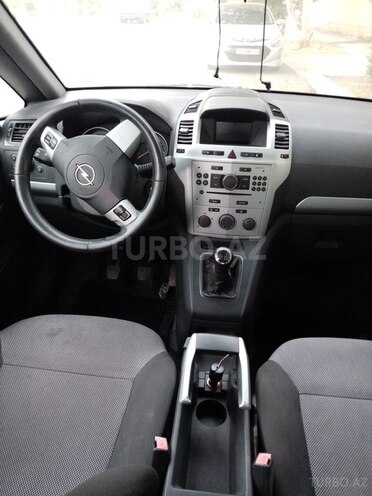 Opel Zafira 2009, 178,234 km - 1.6 l - Yevlax