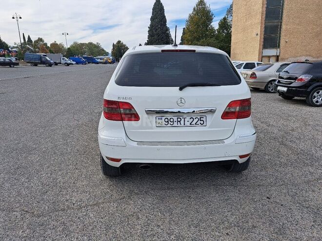 Mercedes B 180 2010, 131,000 km - 1.7 l - Gəncə