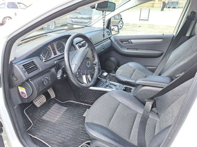 Mercedes B 180 2010, 131,000 km - 1.7 l - Gəncə
