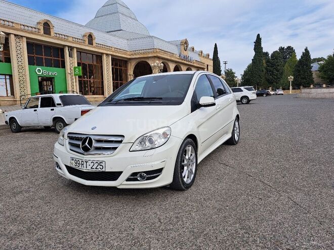 Mercedes B 180 2010, 131,000 km - 1.7 l - Gəncə