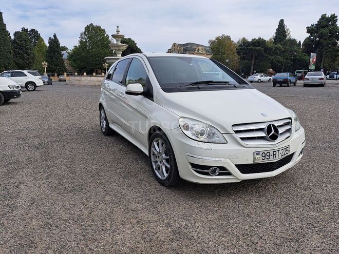Mercedes B 180 2010, 131,000 km - 1.7 l - Gəncə