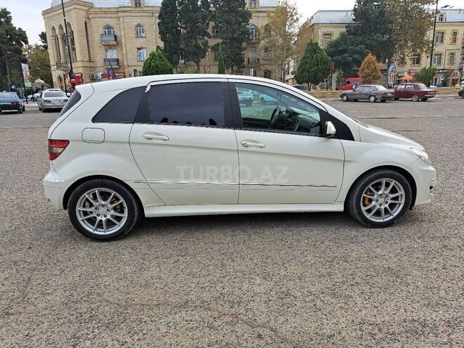 Mercedes B 180 2010, 131,000 km - 1.7 l - Gəncə