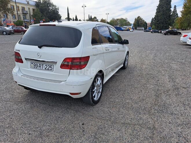 Mercedes B 180 2010, 131,000 km - 1.7 l - Gəncə
