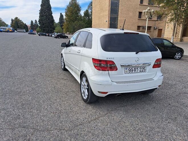 Mercedes B 180 2010, 131,000 km - 1.7 l - Gəncə