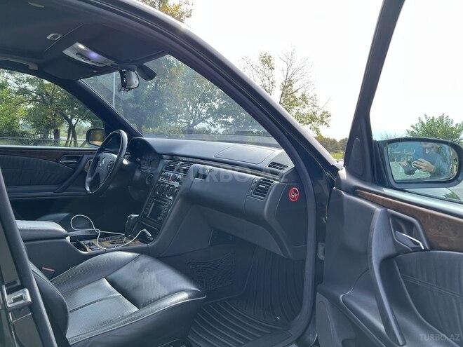 Mercedes E 320 2000, 250,000 km - 3.2 л - Zaqatala