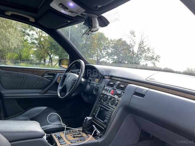Mercedes E 320 2000, 250,000 km - 3.2 л - Zaqatala