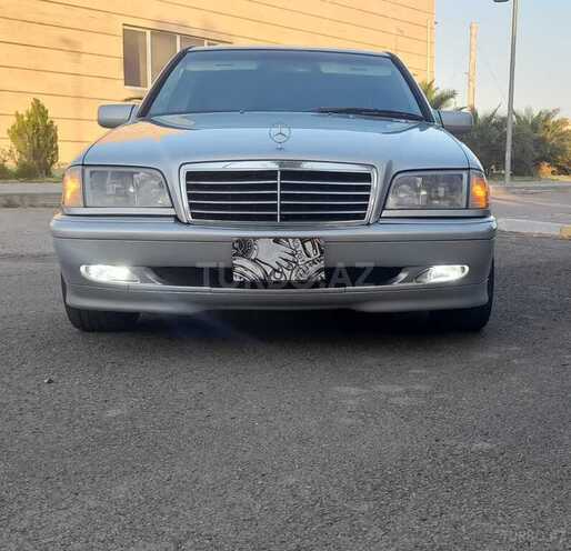 Mercedes C 230 1999, 242,000 km - 2.3 л - Qax