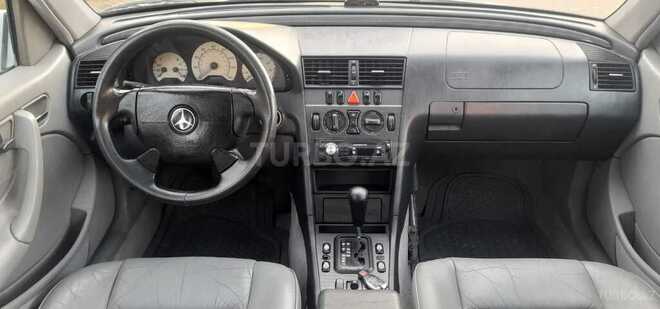 Mercedes C 230 1999, 242,000 km - 2.3 л - Qax