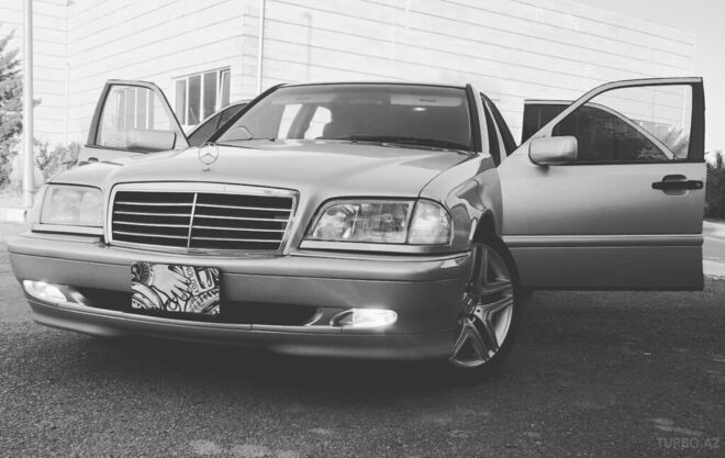 Mercedes C 230 1999, 242,000 km - 2.3 л - Qax