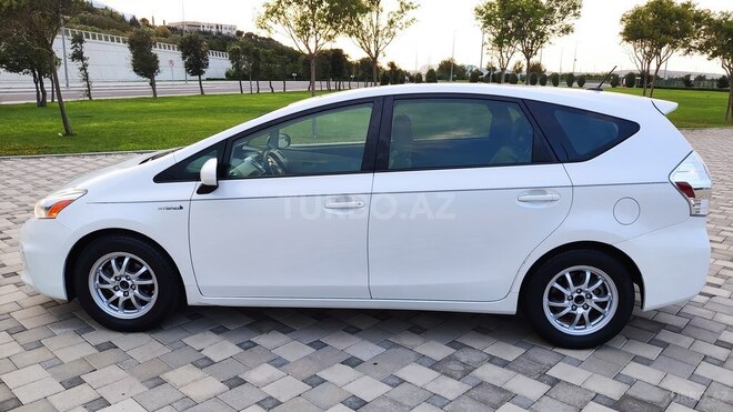 Toyota Prius V 2012, 136,000 km - 1.8 l - Bakı
