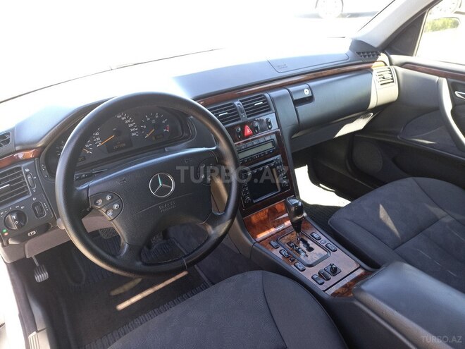 Mercedes E 270 2000, 295,000 km - 2.7 l - Bakı