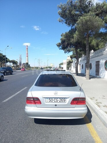 Mercedes E 270 2000, 295,000 km - 2.7 l - Bakı