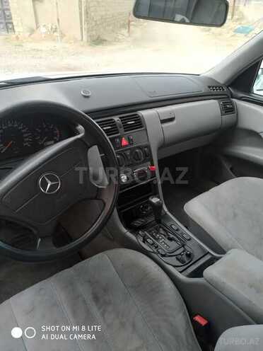 Mercedes E 220 1999, 385,000 km - 2.2 л - Bakı