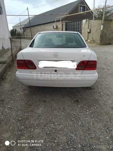 Mercedes E 220 1999, 385,000 km - 2.2 л - Bakı