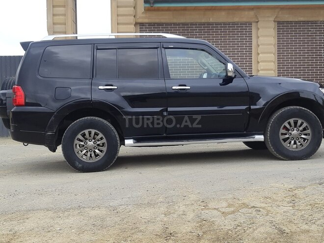 Mitsubishi Pajero 2010, 235,000 km - 3.5 л - Bakı