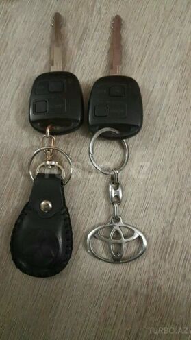 Toyota Corolla 2006, 174,500 km - 1.4 л - Bakı