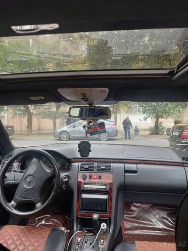 Mercedes E 320 1996, 259,000 km - 3.2 л - Bakı