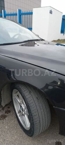 BMW 528 1995, 300,000 km - 2.8 l - Sumqayıt