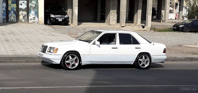 Mercedes E 220 1994, 468,000 km - 2.2 l - Bakı