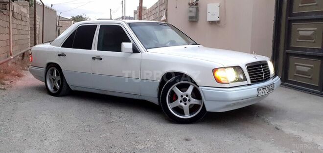 Mercedes E 220 1994, 468,000 km - 2.2 l - Bakı