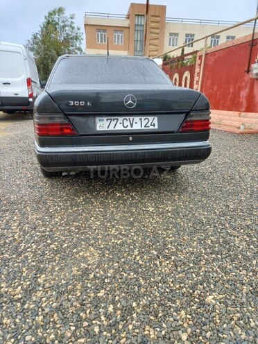 Mercedes E 250 1992, 476,682 km - 2.5 l - Bakı