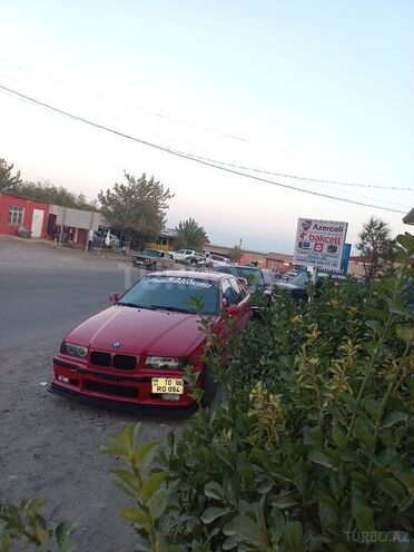 BMW 320 1992, 212,321 km - 2.0 l - Füzuli