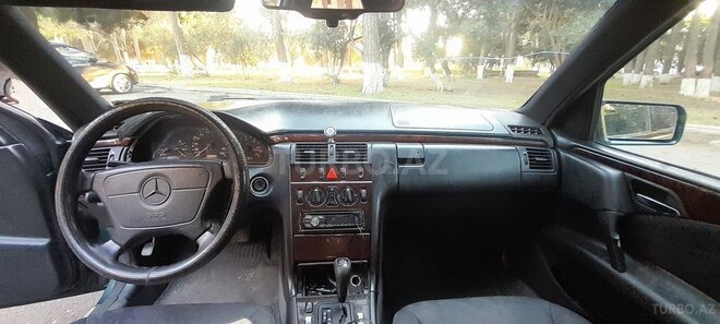 Mercedes E 220 1998, 560,000 km - 2.2 l - Sumqayıt
