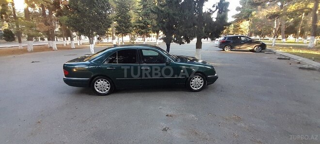 Mercedes E 220 1998, 560,000 km - 2.2 l - Sumqayıt