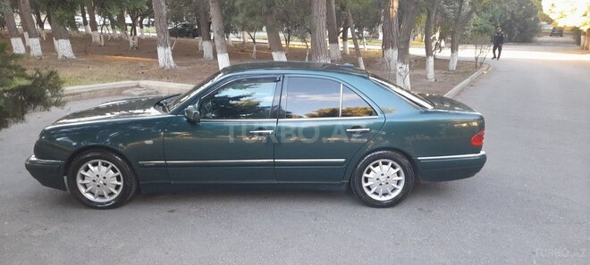 Mercedes E 220 1998, 560,000 km - 2.2 l - Sumqayıt