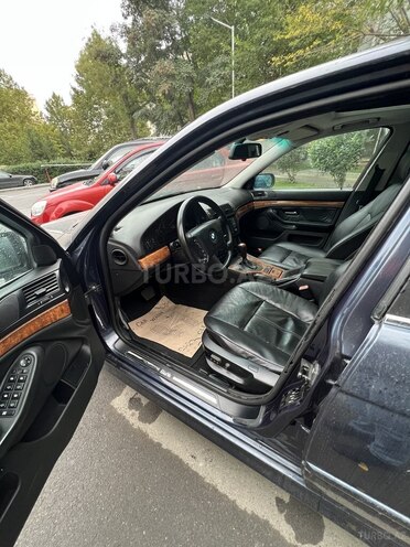 BMW 525 2002, 253,000 km - 2.5 l - Bakı