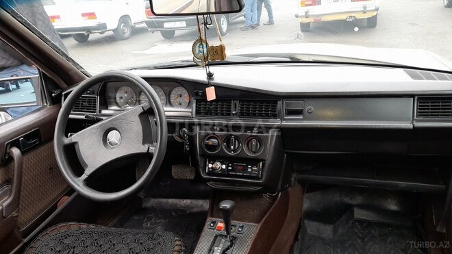 Mercedes 190 1990, 360,000 km - 2.0 l - Salyan